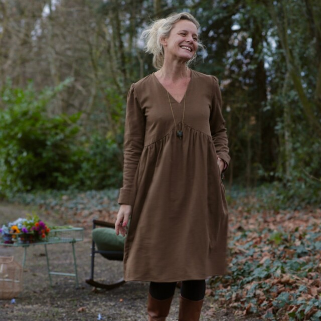 Quintessence - Robe Edonie coupe midi - Sergé de coton moka