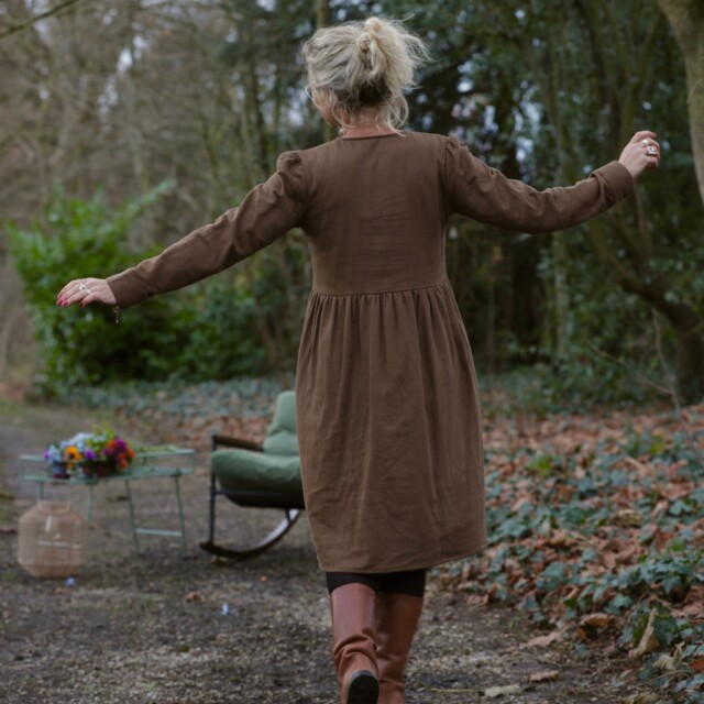 Quintessence - Robe Edonie coupe midi - Sergé de coton moka