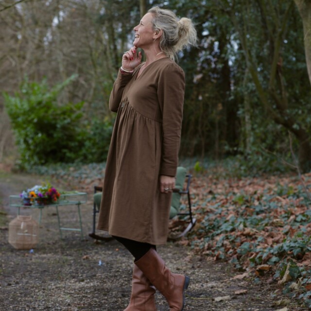 Quintessence - Robe Edonie coupe midi - Sergé de coton moka