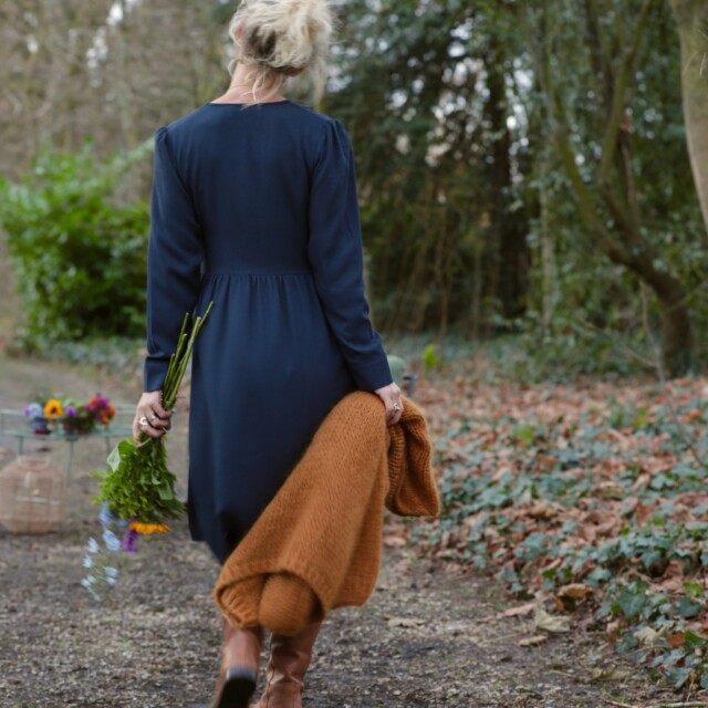 Quintessence - Robe Edonie coupe midi - Sergé de viscose marine