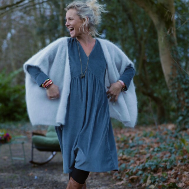 Quintessence - Robe Edonie coupe midi - Velours côtelé bleu grisé