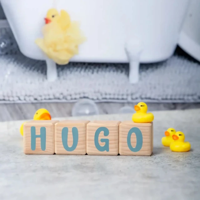 LouYou - 4 Cubes en Bois de 5cm x 5cm + 55 Stickers gris