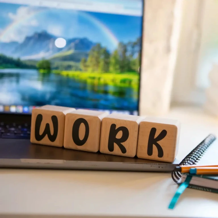 LouYou - 4 Cubes en Bois de 5cm x 5cm + 55 Stickers noirs