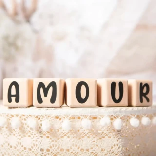LouYou - 5 Cubes en Bois de 5cm x 5cm + 66 Stickers noirs