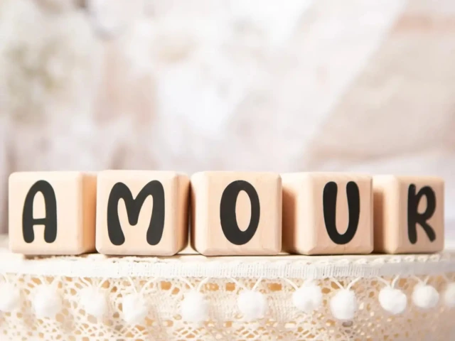LouYou - 5 Cubes en Bois de 5cm x 5cm + 66 Stickers noirs