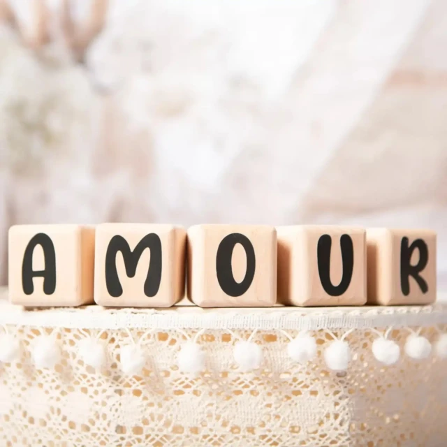 LouYou - 5 Cubes en Bois de 5cm x 5cm + 66 Stickers noirs