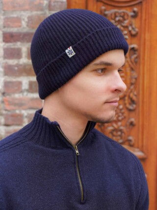 Le Bonnet Ultime Homme en Laine – Marine par la marque Maison Tricolore Maison Tricolore - Le Bonnet Ultime Homme en Laine – Marine