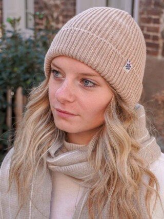 Le Bonnet Ultime en Laine Femme – Beige par la marque Maison Tricolore Maison Tricolore - Le Bonnet Ultime en Laine Femme – Beige