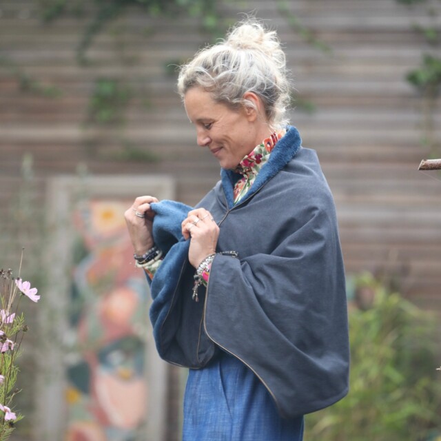 Quintessence - Cape courte Eugénie - Flanelle bleu ardoise/polaire bleu océan