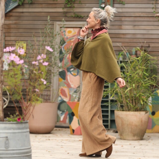 Quintessence - Cape courte Eugénie - lainage kiwi/piqué de coton rose boisé