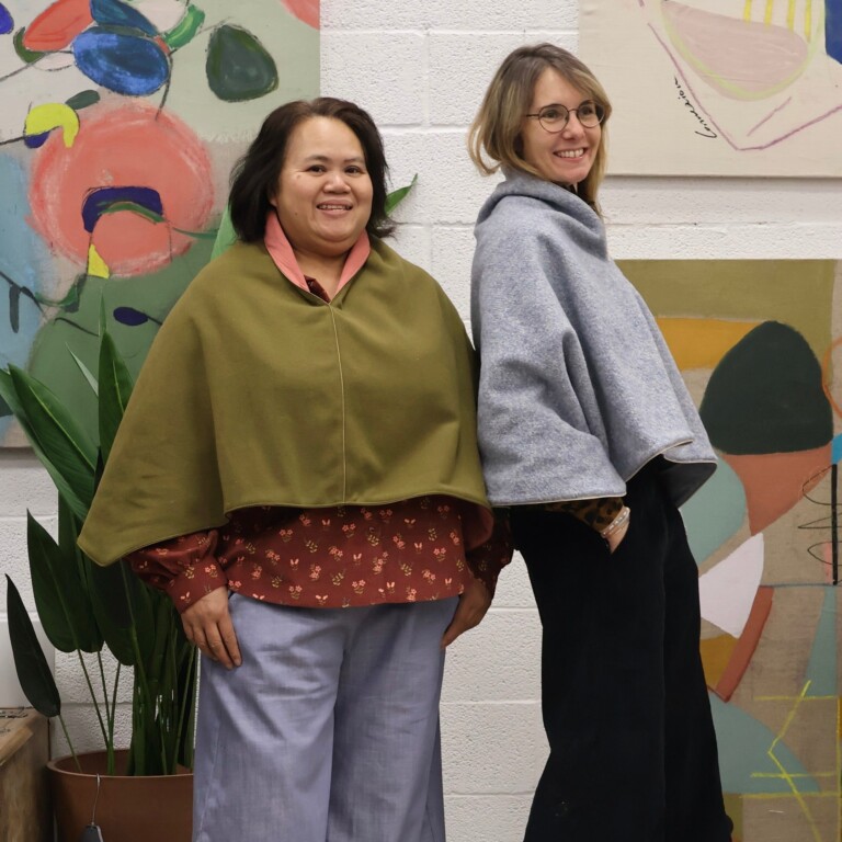 cape courte eugenie velours grosse cotes noir velours milleraies emeraude 192135 Quintessence - Cape courte Eugénie - velours grosse côtes noir / velours milleraies émeraude