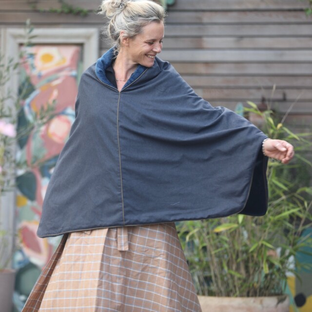 Quintessence - Cape midi Eugénie - Flanelle bleu ardoise/polaire bleu océan