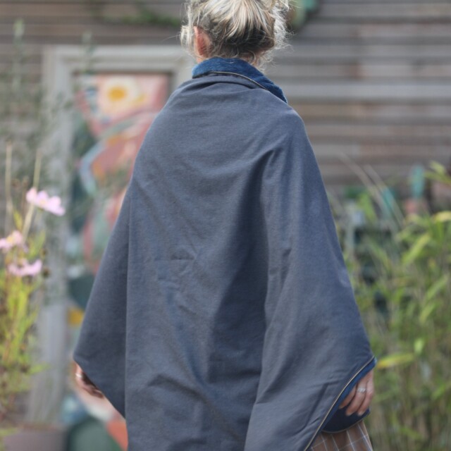 Quintessence - Cape midi Eugénie - Flanelle bleu ardoise/polaire bleu océan