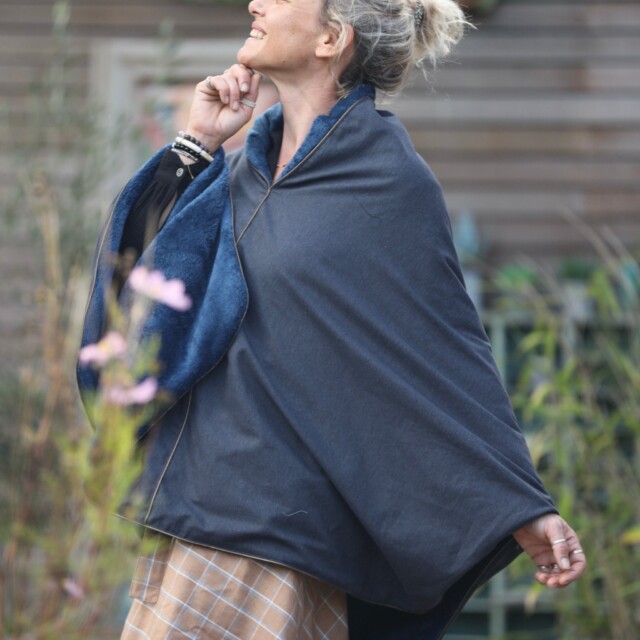 Quintessence - Cape midi Eugénie - Flanelle bleu ardoise/polaire bleu océan