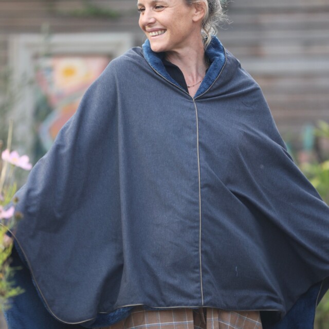 Quintessence - Cape midi Eugénie - Flanelle bleu ardoise/polaire bleu océan