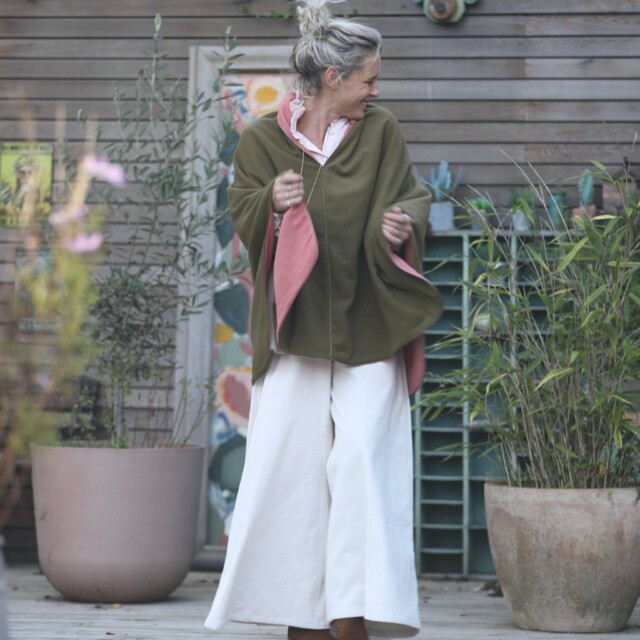 Quintessence - Cape midi Eugénie - lainage kiwi/piqué de coton rose boisé