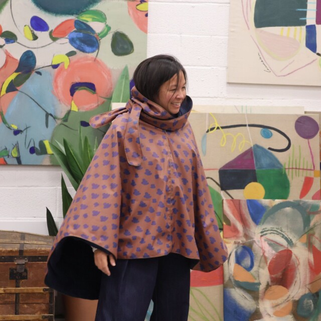 Quintessence - Cape midi Eugénie - lainage kiwi/piqué de coton rose boisé