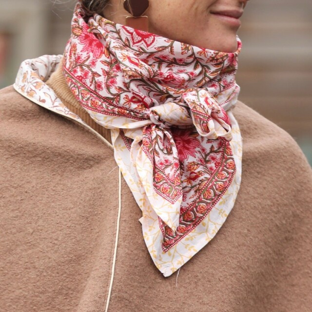 Quintessence - Cape midi Eugénie - laine bouillie camel / coton imprimé fleuri rosé