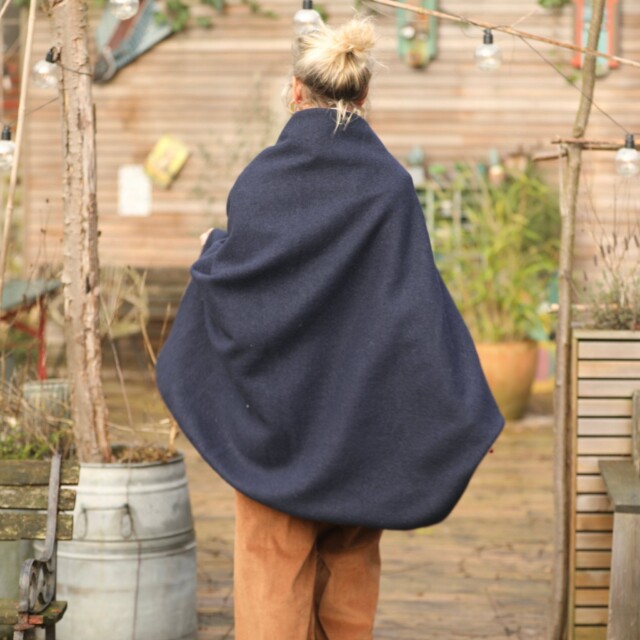 Quintessence - Cape midi Eugénie - laine bouillie marine/ jean clair