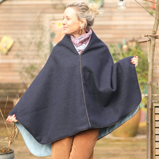 Quintessence - Cape midi Eugénie - laine bouillie marine/ jean clair