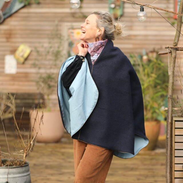 Quintessence - Cape midi Eugénie - laine bouillie marine/ jean clair