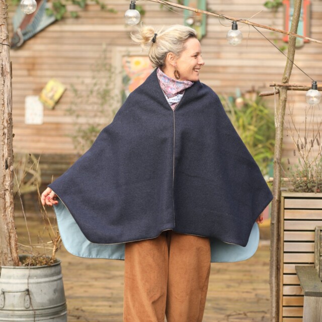 Quintessence - Cape midi Eugénie - laine bouillie marine/ jean clair
