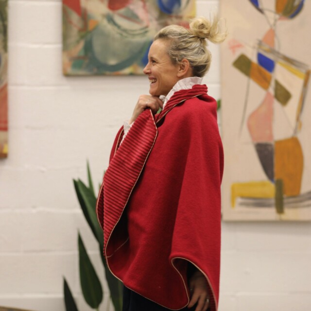 Quintessence - Cape midi Eugénie - laine / velours cotelé Rose rouge