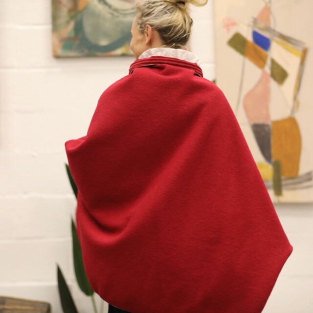 Quintessence - Cape midi Eugénie - laine / velours cotelé Rose rouge