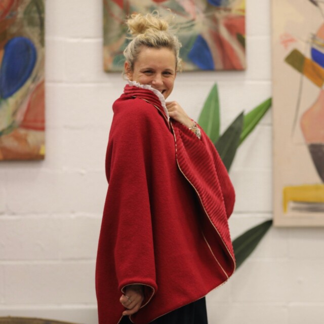 Quintessence - Cape midi Eugénie - laine / velours cotelé Rose rouge