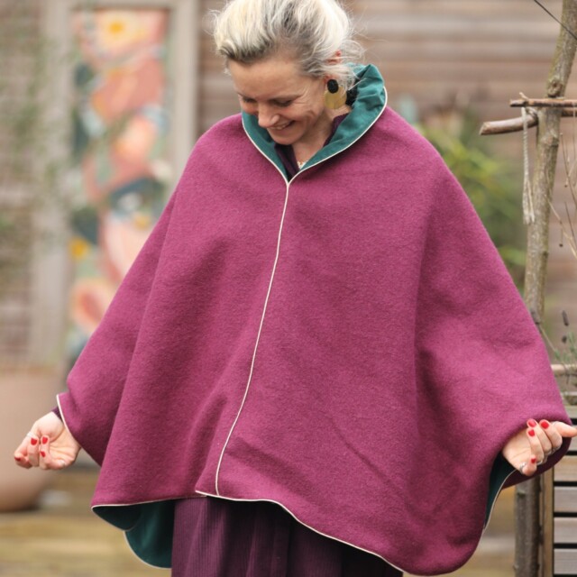 Quintessence - Cape midi - laine bouillie bougainvillier / velours milleraies émeraude