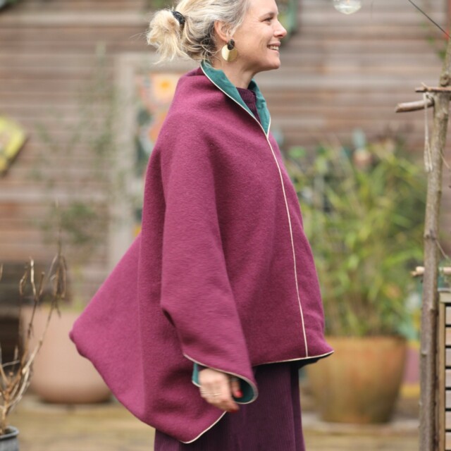 Quintessence - Cape midi - laine bouillie bougainvillier / velours milleraies émeraude