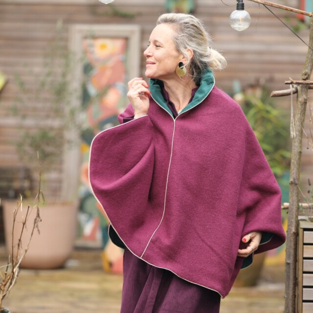 Quintessence - Cape midi - laine bouillie bougainvillier / velours milleraies émeraude