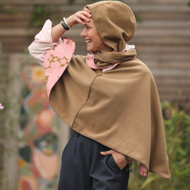 Quintessence - Capuche Rosalie - lainage camel/velours milleraies fleuri rose