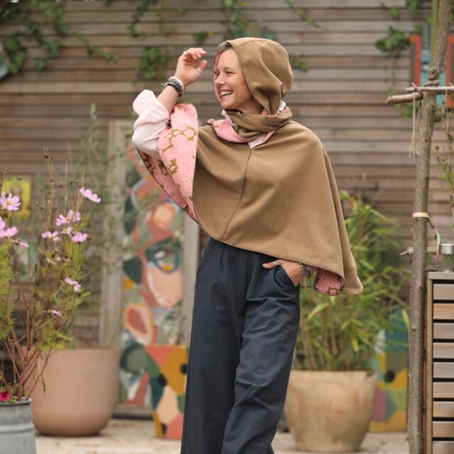 Quintessence - Capuche Rosalie - lainage camel/velours milleraies fleuri rose