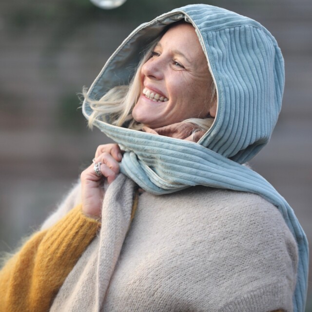 Quintessence - Capuche Rosalie - velours grosse côtes vert d'eau/velours milleraies vert d'eau