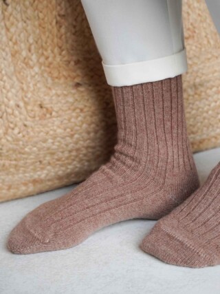 Les Chaussettes Hautes Françaises en Laine – Beige par la marque Maison Tricolore Maison Tricolore - Les Chaussettes Hautes Françaises en Laine – Beige