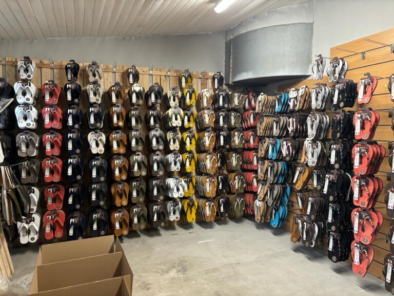 Couleur-Tong-boutique-de-latelier-stockage