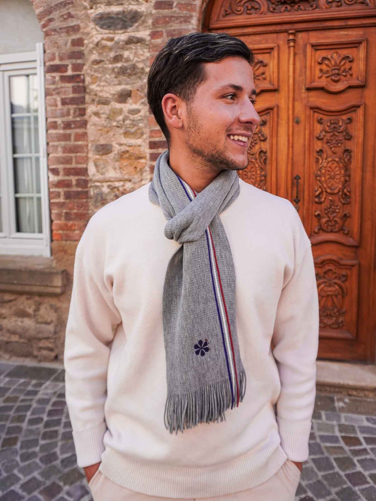 echarpe tricolore grise4 7544cbf6 12cd 439e 80b0 49889525b13b Maison Tricolore - L'écharpe Tricolore en Laine Fabriquée en France pour Homme - Grise