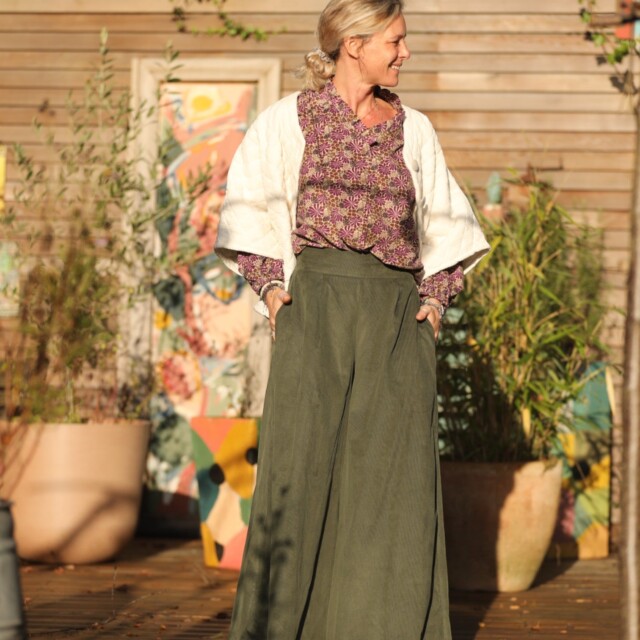 Quintessence - Jupe culotte Arielle en velours milleraies kaki