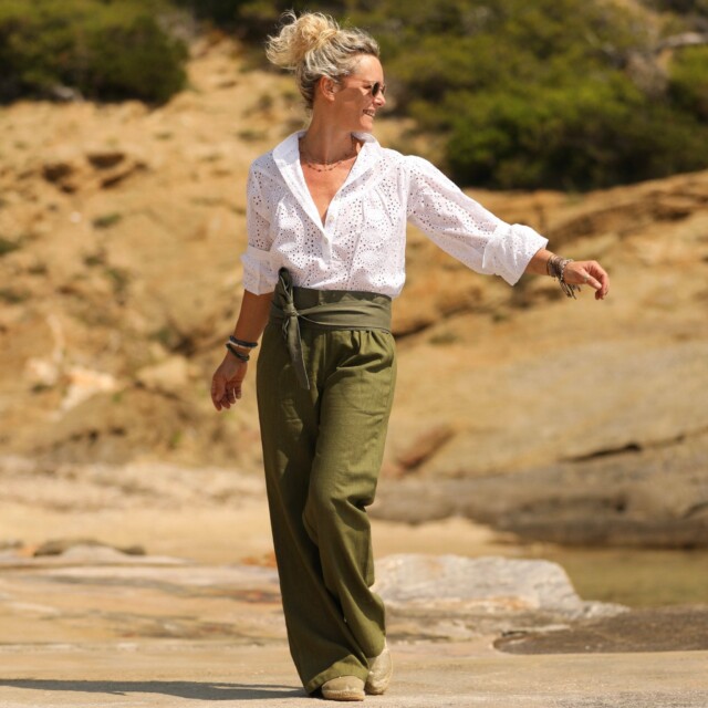 Pantalon Nestor lin vert lichen par la marque Quintessence Quintessence - Pantalon Nestor lin vert lichen