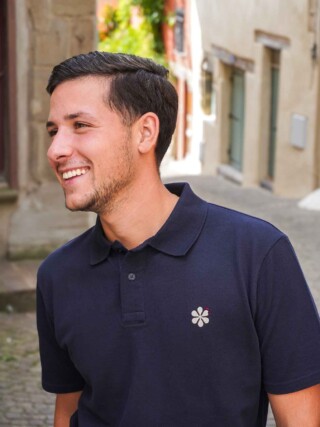 Le Polo Français Homme En Coton Bio – Marine par la marque Maison Tricolore Maison Tricolore - Le Polo Français Homme En Coton Bio – Marine