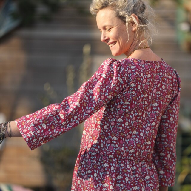 Quintessence - Robe Eglantine - armuré  de coton fleuri grenat