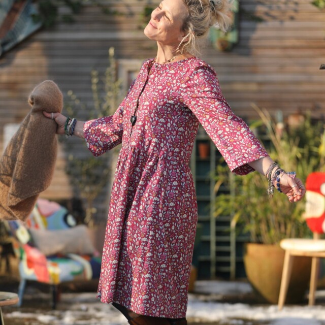 Quintessence - Robe Eglantine - armuré  de coton fleuri grenat