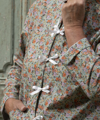 Fleurs Pois et Cie - Veste de pyjama pour femme et/ou chemisier ?  Violet/Orange/Turquoise