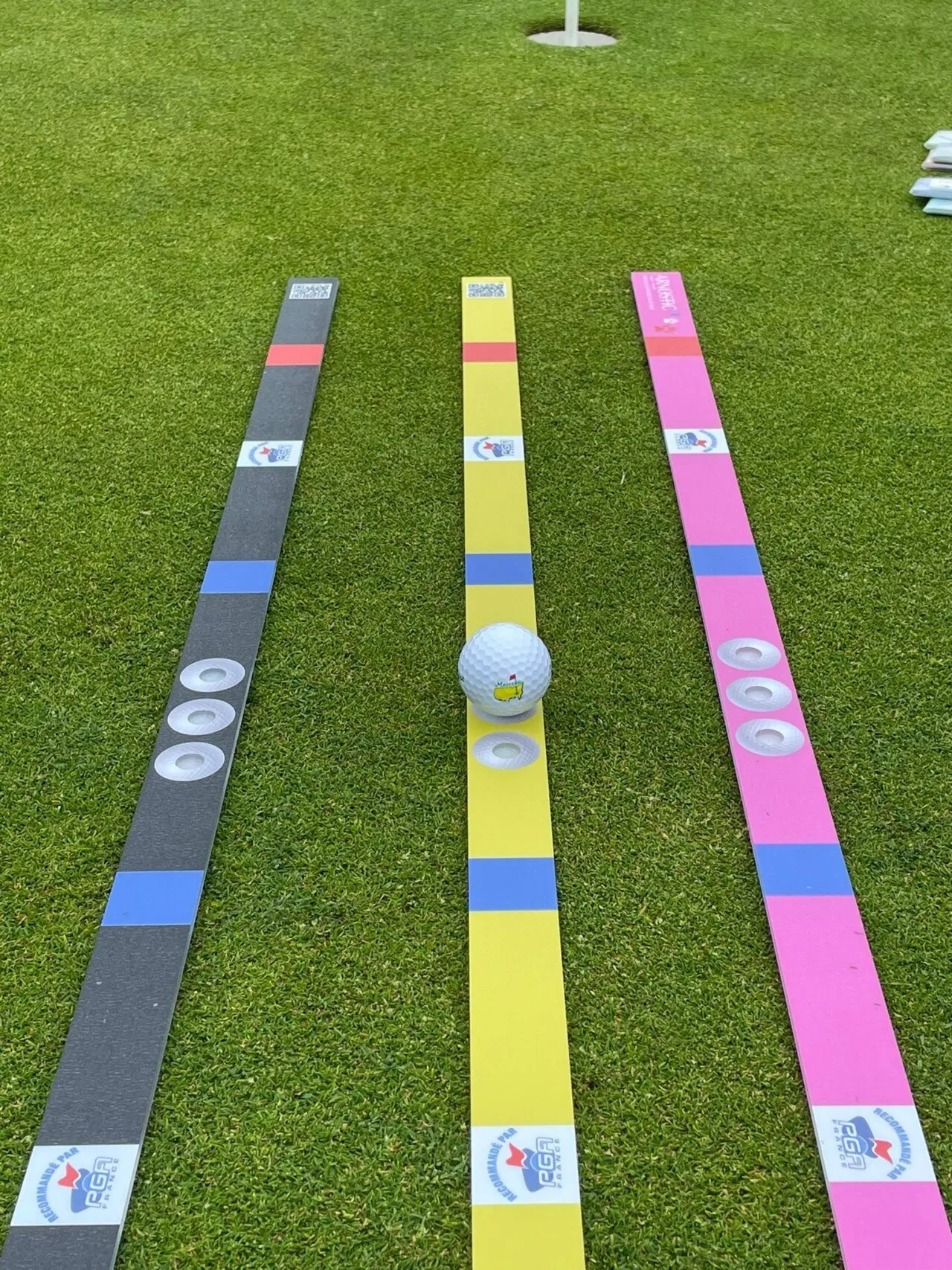 Arnostic-trois-sticks-couleurs