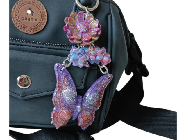 L'Atelier de Patricia - Bijoux porte clés sac à main papillon et fleurs Violet