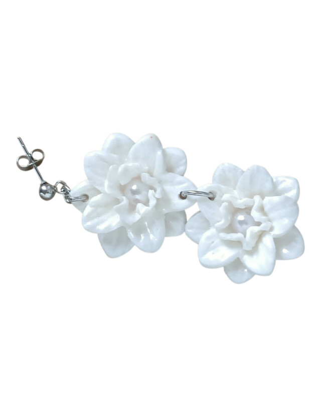 L’Atelier de Patricia - boucles d'oreilles mariée- grappe de fleurs – Blanc