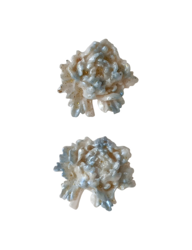 L’atelier de Patricia - Cache Boutons -Pivoines Givrées Paillettes Dorées Blanc