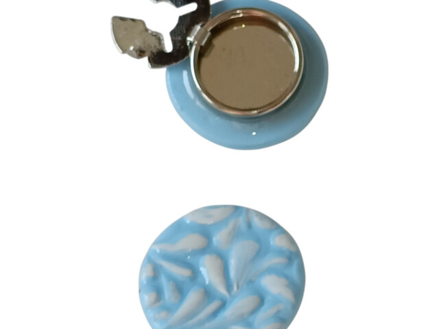 L'Atelier de Patricia - Cache bouton - motif floral Bleu clair