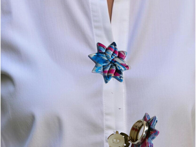 L'Atelier de Patricia - Cache bouton chemise -Couvre-bouton étoile multicolore Bleu marine